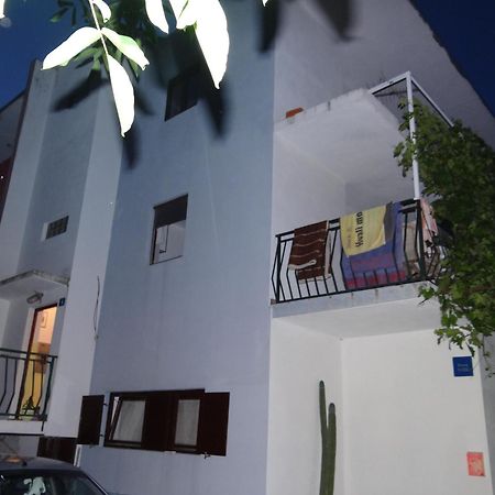 Rajcic Apartman Sobe Omis Exterior photo