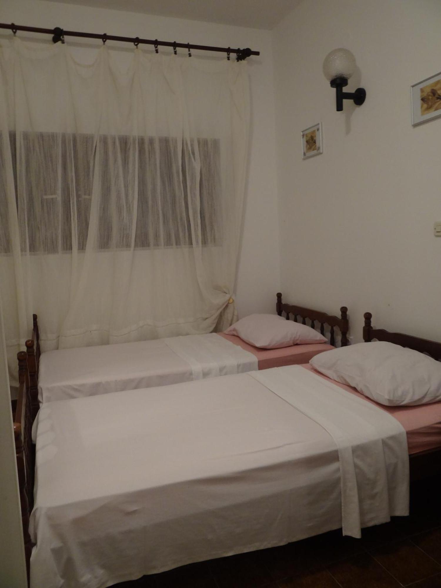 Rajcic Apartman Sobe Omis Exterior photo